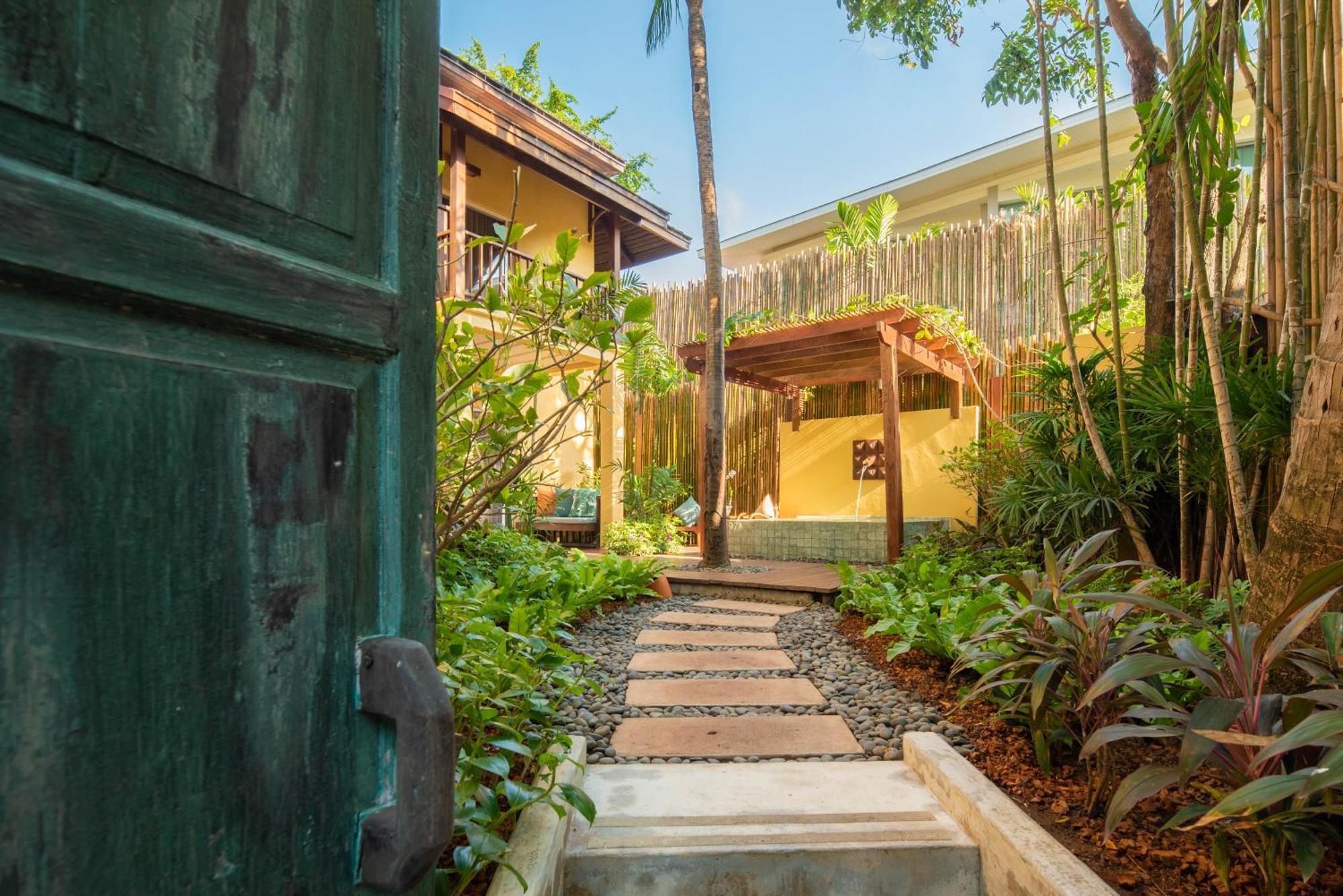 Buri Rasa Village Resor 4*
